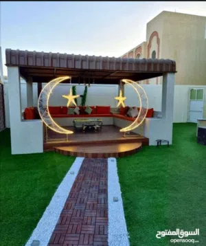 استاند وهلال زينة للبيع للمناسبات للحبة