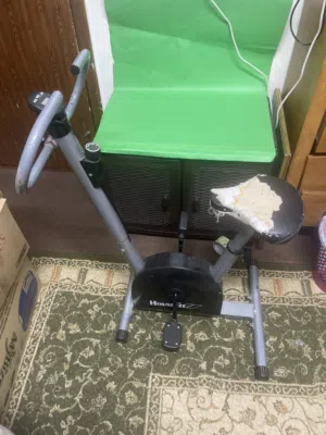 جهاز رياضة مستعمل بحالة جيدة دراجة ثابتة