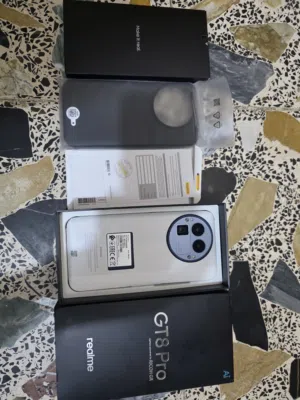 فلاكشب ريلمي gt 8 pro لون بنفسجي نسخة عالمية ذاكرة 512  رام 16 استخدام شهر فقط