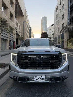 GMC Denali 6.2L V8  قمة الفخامة والأداء  بحالة وكالة