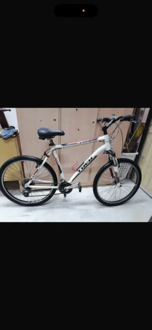 للبيع دراجة Trek 3700 – 3 Series دراجة جبلية من شركة Trek المعروفة