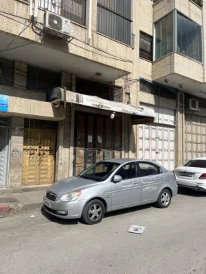 محل بشارع فيصل (المدارس)