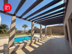 مزرعة فاخرة للبيع بثلاث غرف نوم في جبل السيفة