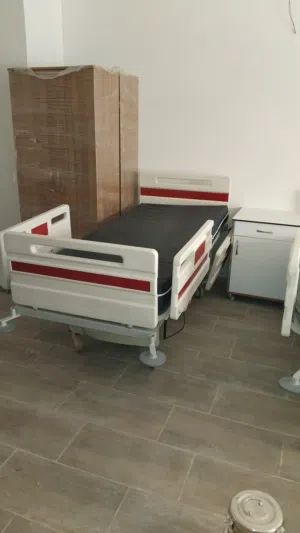 سرير طبي 3 حركات مع دولاب جانبي  السعر 3500