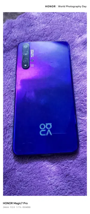 هاتف هواوي nova 5t بحالة ممتازة لا يوجد به اي خلل او اي خدش استخدام سنة ونص