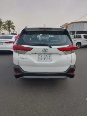 السلام عليكم ورحمة الله وبركاته أعرض لكم سياره تيوتا راش نظيفه جدا البودي وكاله
