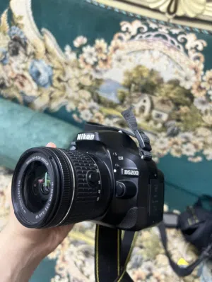 كاميرا نيكون D5200 للبيع