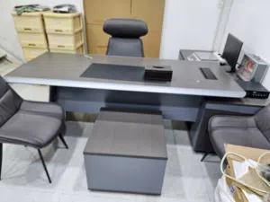 مكتب مدير فاخر مع طاوله ضيوف و كرسي مدير و 2 كرسي ضيوف Luxury executive office with guest table, exe