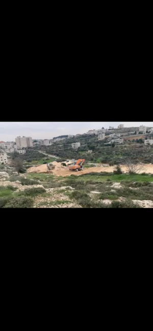 قطعة ارض 513م مرتفعة مطلة  طريق ريف