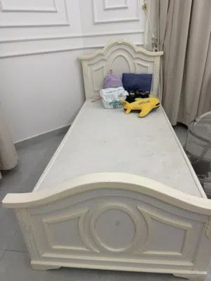 عدد 2 سرر مع طاوله صغيره