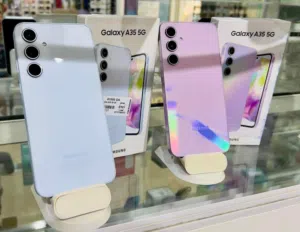 مستعمل بحال الجديد Samsung A35 5G رام 16 جيجا  128 و 256 متوفر توصيل وهدية كفر ولزقه وشاحن الاصلي