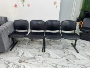 اثاث مزين للبيع شبه جديد الكراسي بس يبو بخاخ والباقي مشاءالله