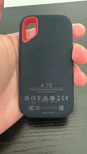 SSD  SANDISK 4T