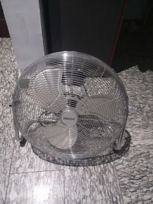 WANSA FLOOR FAN (NOT WORKING)