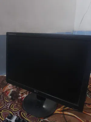 شاشه حجم19 Lg نضيفه شغاله مع توصاله الvga