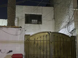 بيت للبيع في حي العامل
