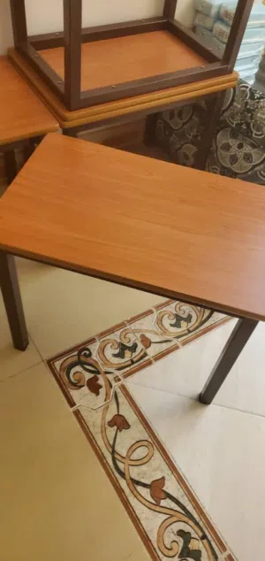 طاولات خشب