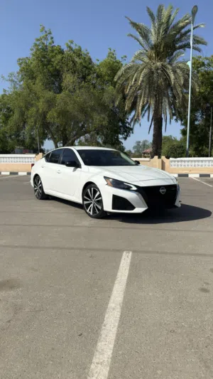 Nissan Altim sr 2022 with good condition no have any problems everything is working properly