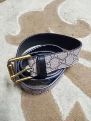 حزام غوتشي جي جي سوبريم بطبعة الأفعى الملكية (Gucci GG Supreme Kingsnake Belt) صنع في ايطاليا  .