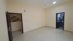 غرفة  و حمام  غير مفروش  شامل الفواتير المعبيلة الثامنة عند دوار الاشارات امام مركز السلامة الطبى