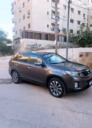 سيارة كيا سورينتو 2012 موديل EX بدي لون برونزي مع مواصفات كورية مرخصة