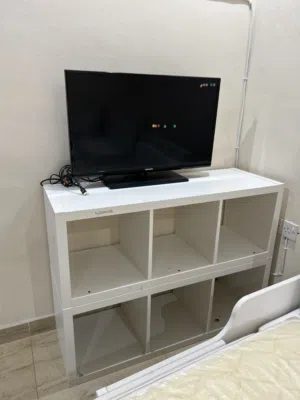 تلفزيون سامسونج صغير استعمال خفيف خشنج