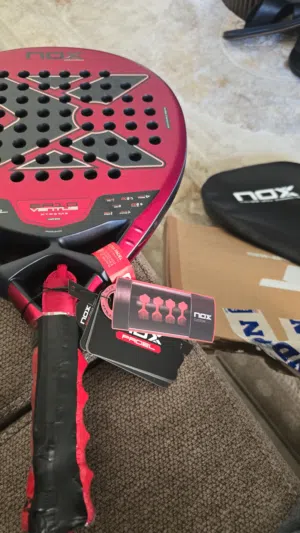 مضرب nox جديد غير مستخدم
