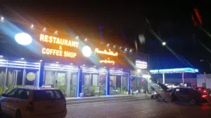 مطعم بكامل معداته وطاقمه في موقع ممتاز في صحار