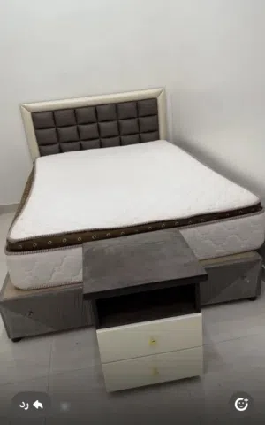 سرير كامل مع اغراضه