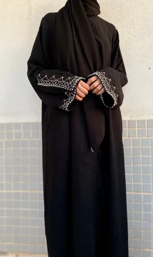 ‏جلابيات ‏.‏ قياس واحد ‏.‏ أسود ‏.‏ جديد‏1