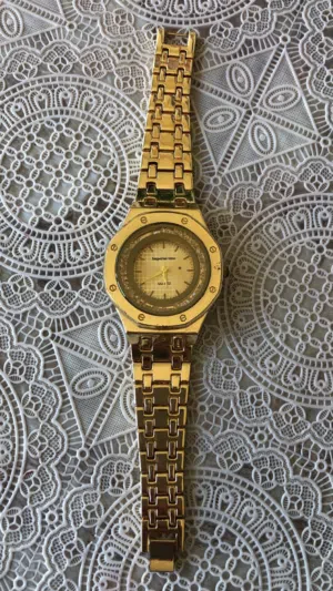 ساعة نسائية Imperial Time، لون ذهبي للبيع