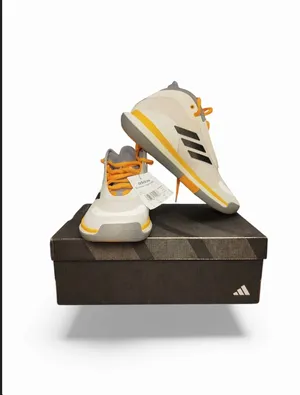 Sport Shoes . Adidas . 440