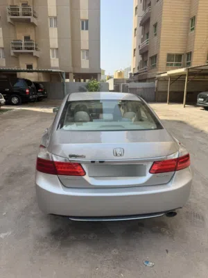 هوندا اكورد 2013 عداد 86000 استعمال خفيغ