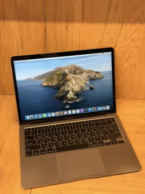 MacBook Air 2020. 8 RAM. 256 SSD. Core i5. 13.3-inch