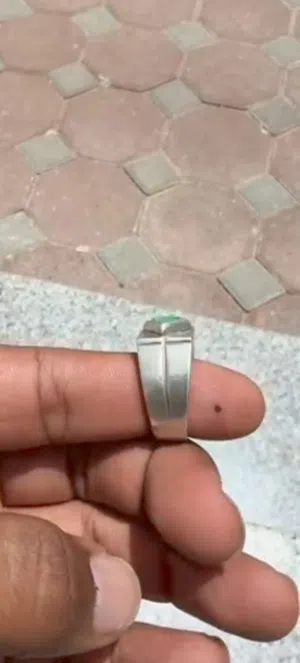 خاتم من العقيق العماني الاخضر درجة اللون الزمردي صياغه ايطالي خاتم VIP لعشاق الخواتم الراقيه الفخمه