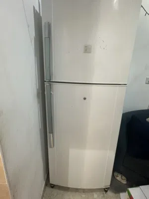 للبيع ثلاجة شارب
