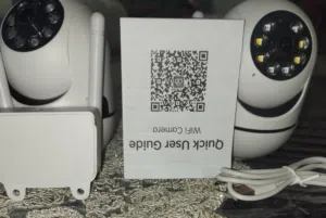 كاميرا تعمل بالواى فاى ويمكن إضافة ذاكرة ولها مايك للتحدث