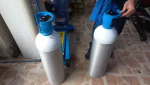 متوفر. اسطوانات اكسجين وساعات منضممن 5 ليتر إلى 15 جمله ومفرق