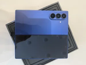 مستعمل Galaxy Fold 7 12GB-512GB تحت الكفالة متوفر لدى سببد سيل