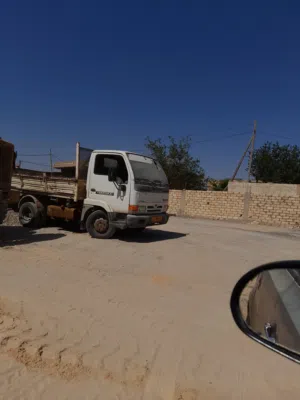 مطلوب زجاج أمامي نيسان كبستار