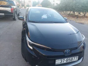 تويوتا كورولا 2023 هايبريد أسود مرخصة مع نظام أمان وتقنيات حديثة