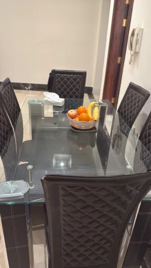 Bargain! Dining table and 6 chairs