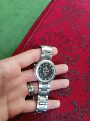 ساعة Quartz كلاسيكية (بطارية جديدة)