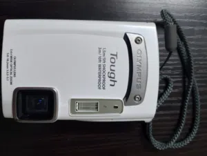 كاميرا Olympus Tough TG-310 بحالة الوكالة ومع وصلة الشاحن الاصلية ، فقط بحاجة لبطارية