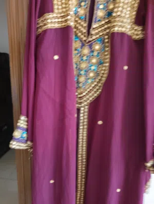 جلابيه بنفسجي استعمال مره واحده السعر 25 دينار