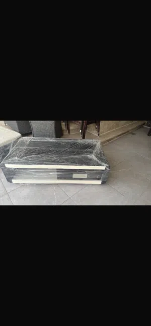 طاولات للبيع