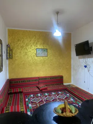 شقه دور اول للبيع بالخمس طريق المستشفى