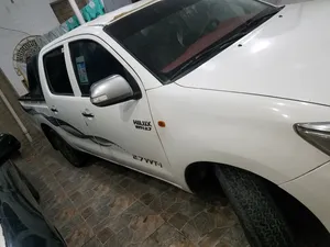 Toyota . Hilux . 20131