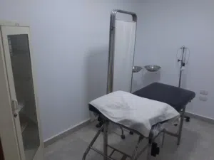للبيع أجهزة ومعدات ومستلزمات وفرش عيادة كامل تخصص نساء وولادة.