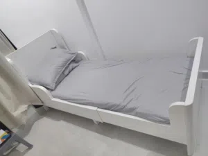للبيع سرير أطفال إيكيا قابل للتمديد مع الفرشة الأصليةIKEA BUSUNGE Extendable Kids Bed